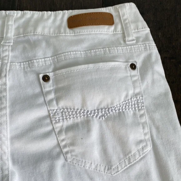 ❤️3/$30 WAM What About Me White Pants - Picture 5 of 8